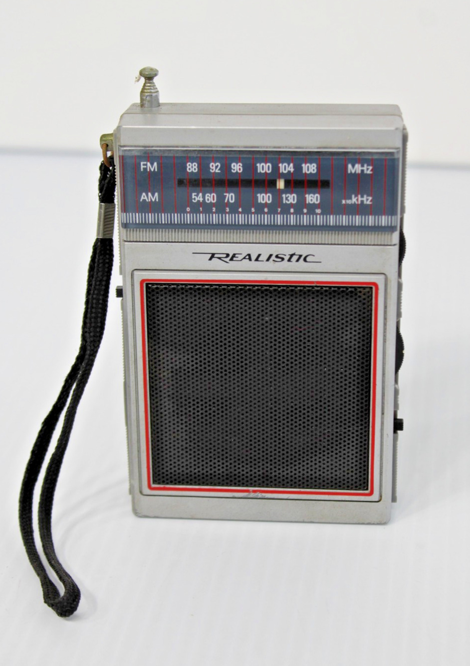 Vintage Realistic Portable Pocket AM/FM Radio Shack/ Tandy Silver Plastic- Works